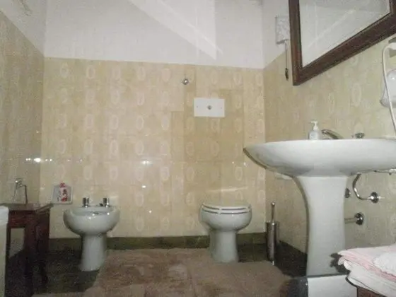 Tek Büyük veya İki Ayrı Yataklı Oda, Ortak Banyo