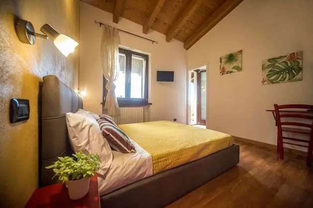 Tek Büyük Yataklı Oda, Göl Manzaralı (Glicine)