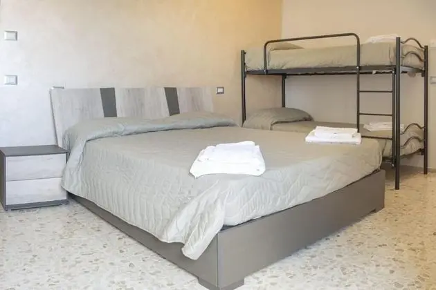 Üç Kişilik Oda, Deniz Manzaralı
