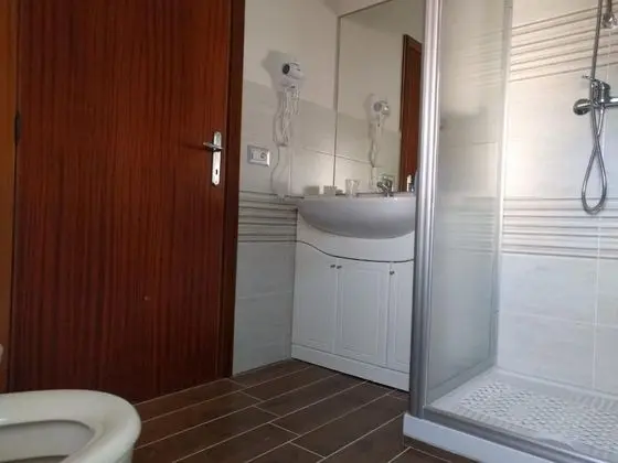 Üç Kişilik Oda, Deniz Manzaralı