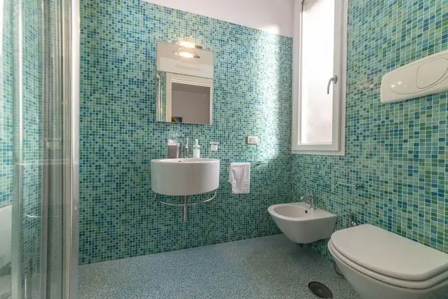Deluxe Üç Kişilik Oda, Kısmi Deniz Manzaralı (Mares)
