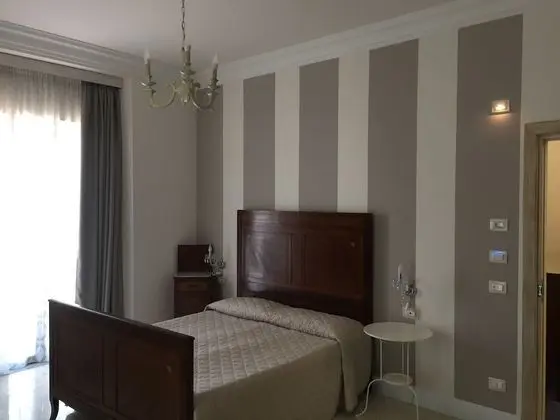 Tek Büyük veya İki Ayrı Yataklı Oda, Balkon, Bahçe Manzaralı