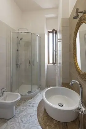 Tek Büyük veya İki Ayrı Yataklı Oda, Balkon, Bahçe Manzaralı