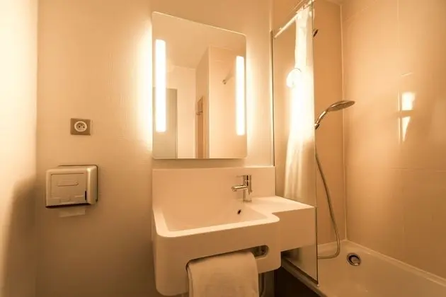 Dört Kişilik Oda, Sigara İçilmez