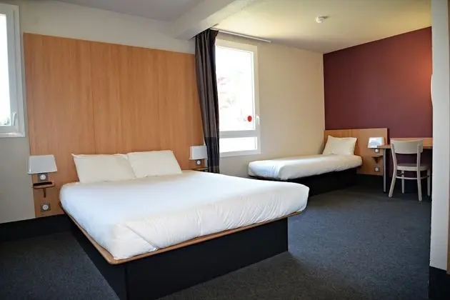 Dört Kişilik Oda, Sigara İçilmez