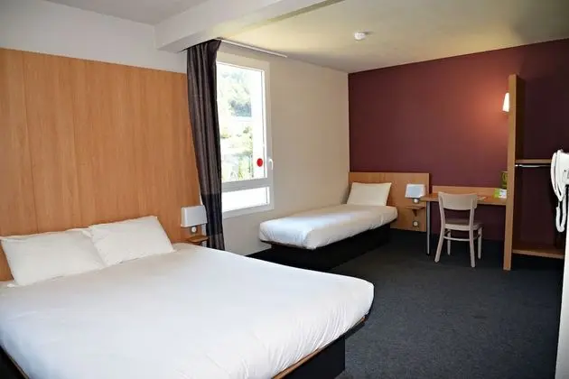 Dört Kişilik Oda, Sigara İçilmez