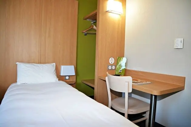 İki Ayrı Yataklı Oda, Sigara İçilmez