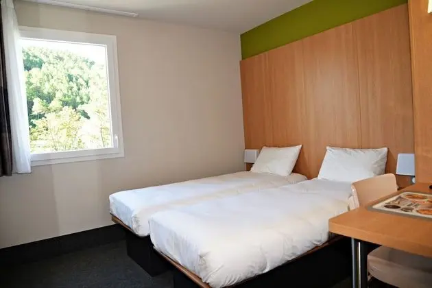 İki Ayrı Yataklı Oda, Sigara İçilmez