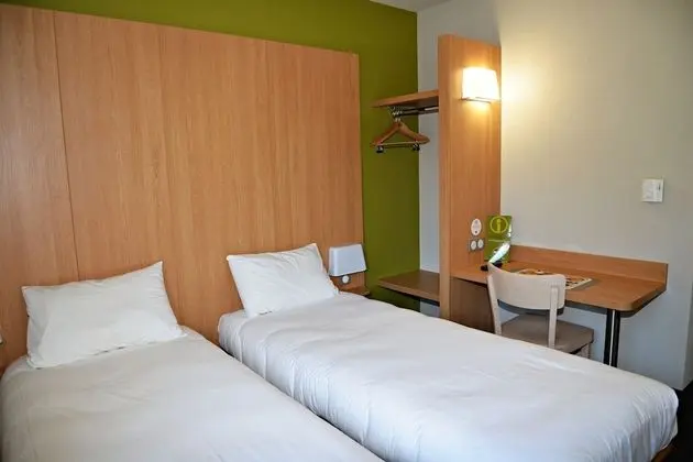 İki Ayrı Yataklı Oda, Sigara İçilmez