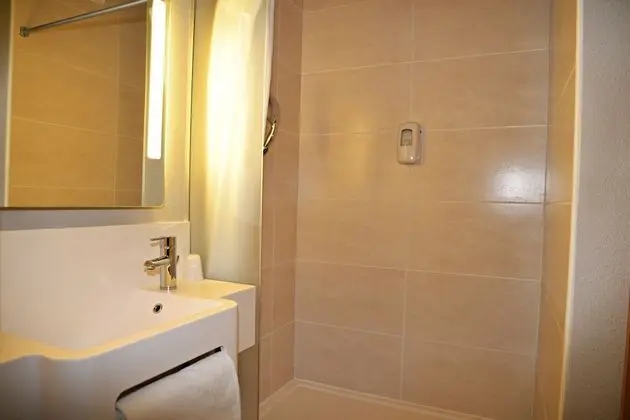 İki Ayrı Yataklı Oda, Sigara İçilmez