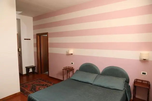 Tek Büyük veya İki Ayrı Yataklı Oda (m4)