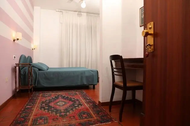Tek Büyük veya İki Ayrı Yataklı Oda (m4)