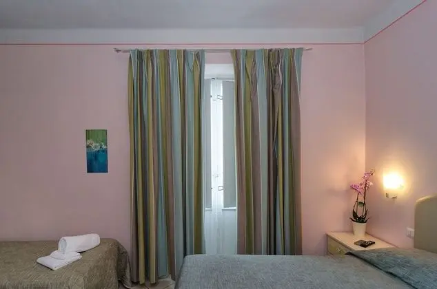 Üç Kişilik Oda
