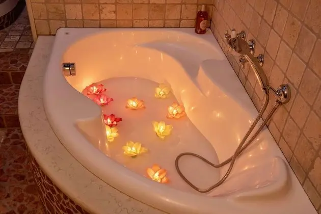 Süit, Banyolu/Duşlu (Suite)