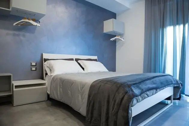 Tek Büyük Yataklı Oda, Küçük Mutfak (Paola)