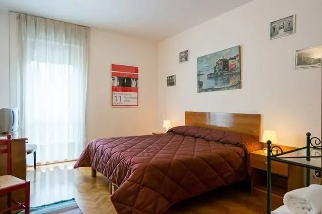 Tek Büyük veya İki Ayrı Yataklı Oda, Ortak Banyo