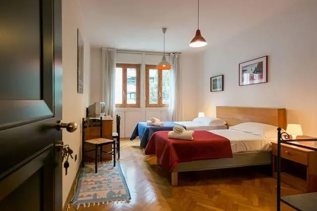 Tek Büyük veya İki Ayrı Yataklı Oda, Ortak Banyo
