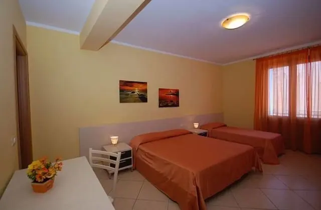 Üç Kişilik Oda, Balkon (1)