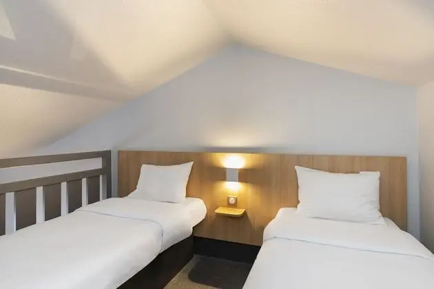 Dört Kişilik Oda, Sigara İçilmez