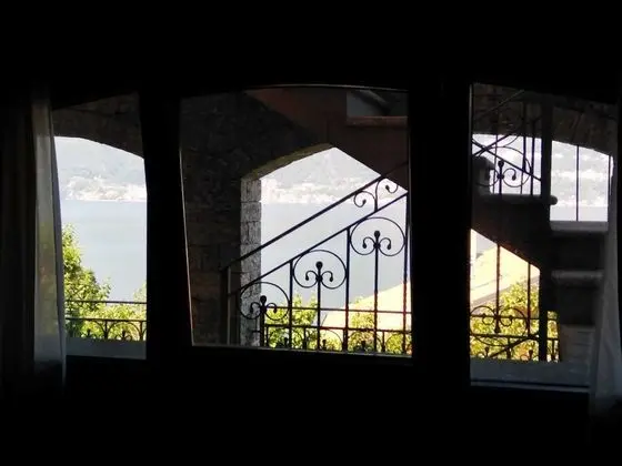 Dört Kişilik Oda, Göl Manzaralı