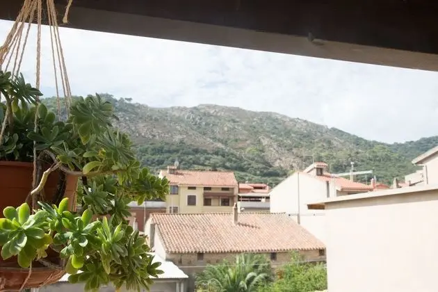 Tek Büyük Yataklı Oda, Özel Banyo, Dağ Manzaralı (Teo)