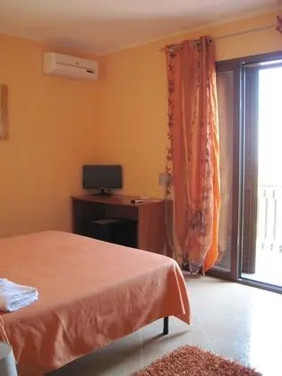 Tek Büyük veya İki Ayrı Yataklı Oda, Deniz Manzaralı