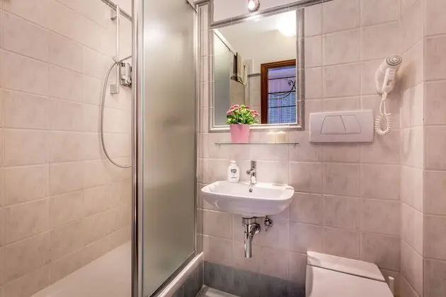 Tek Büyük veya İki Ayrı Yataklı Oda, Özel Banyo