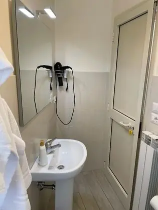 Standard Tek Büyük Yataklı Oda, Banyolu/Duşlu, Avlu Manzaralı (Verdiana)