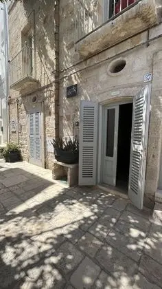 Basic Tek Büyük Yataklı Oda, Küçük Mutfak, Ek Bina