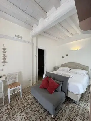 Basic Tek Büyük Yataklı Oda, Küçük Mutfak, Ek Bina