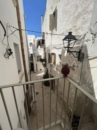 Basic Tek Büyük Yataklı Oda, Küçük Mutfak, Ek Bina