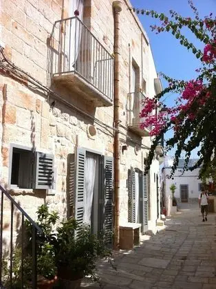 Basic Tek Büyük Yataklı Oda, Küçük Mutfak, Ek Bina