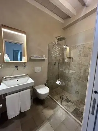 Basic Tek Büyük Yataklı Oda, Küçük Mutfak, Ek Bina