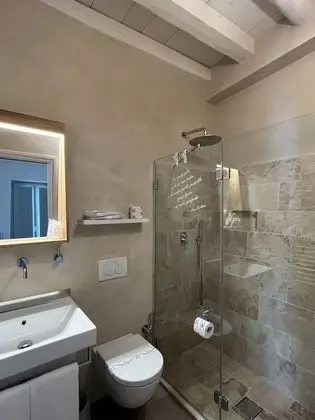 Basic Tek Büyük Yataklı Oda, Küçük Mutfak, Ek Bina