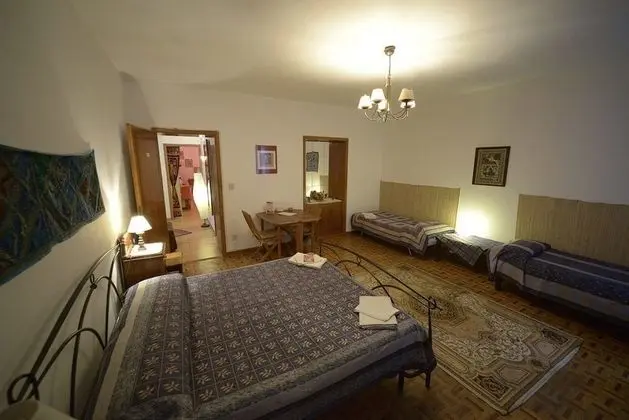 Dört Kişilik Oda, Ortak Banyo