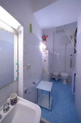 Dört Kişilik Oda, Ortak Banyo