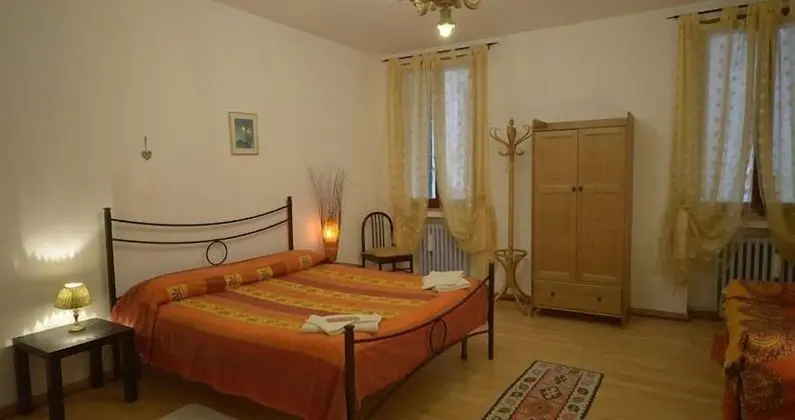 Tek Büyük Yataklı Oda, Ortak Banyo