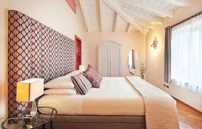 Tek Büyük veya İki Ayrı Yataklı Oda, Bahçe Manzaralı