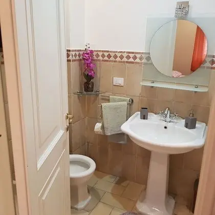 Comfort Oda, 1 En Büyük (King) Boy Yatak, Sigara İçilmez, Banyolu/Duşlu