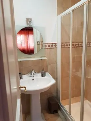 Comfort Oda, 1 En Büyük (King) Boy Yatak, Sigara İçilmez, Banyolu/Duşlu