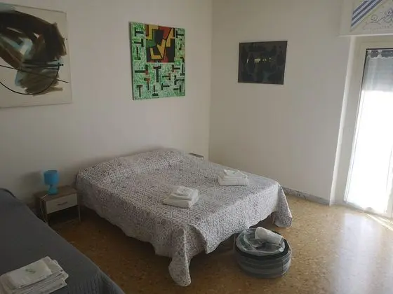 City Üç Kişilik Oda, Ortak Banyo, Avlu Manzaralı