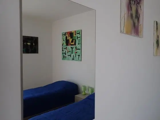 City Üç Kişilik Oda, Ortak Banyo, Avlu Manzaralı