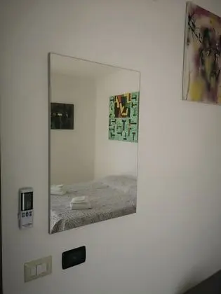 City Üç Kişilik Oda, Ortak Banyo, Avlu Manzaralı