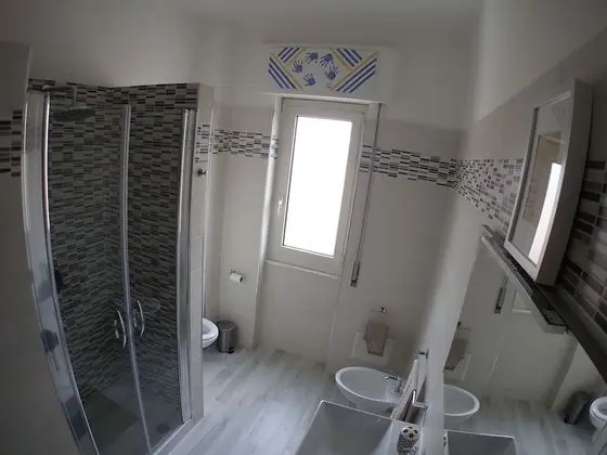 City Üç Kişilik Oda, Ortak Banyo, Avlu Manzaralı