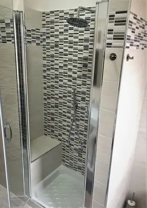 City Üç Kişilik Oda, Ortak Banyo, Avlu Manzaralı