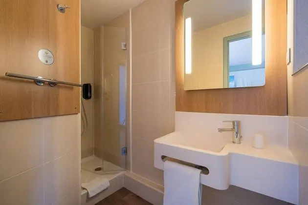 Dört Kişilik Oda, Sigara İçilmez