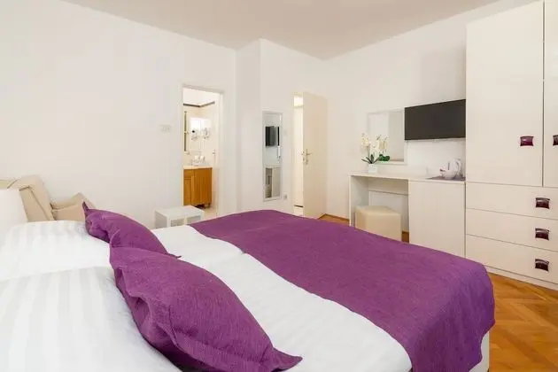 Classic Tek Büyük Yataklı Oda