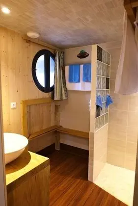 Family Oda, Birden Çok Yatak, Özel Banyo, Park Manzaralı (Chambre du Pigeonnier ou du Prunier)