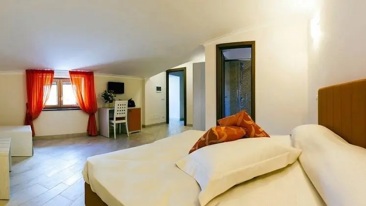 Deluxe Üç Kişilik Oda, Bahçe Manzaralı