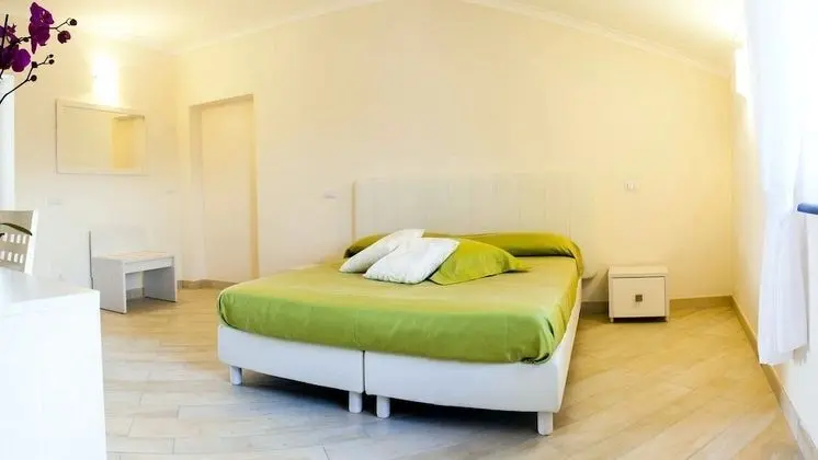 Deluxe Üç Kişilik Oda, Kısmi Deniz Manzaralı